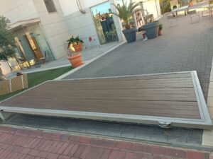 Reparación de puertas automáticas con cambio de ruedas inferiores
